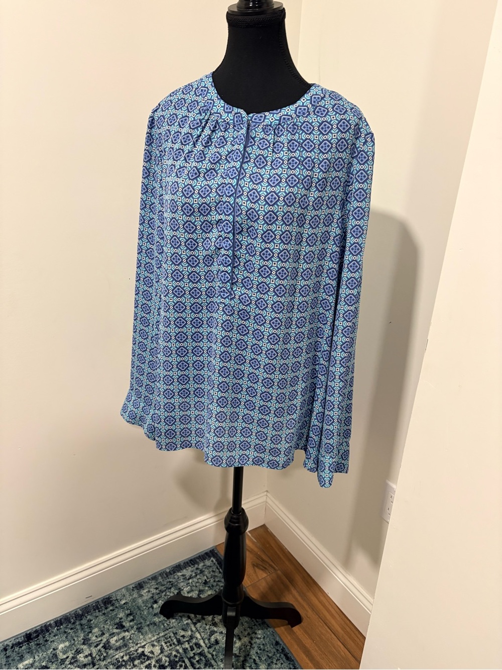 Banana Republic Blue and Teal Geometric Print Top